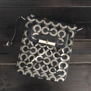 NEVER USED! 💯 real Coach signature crossbody bag
